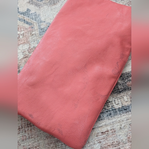 coral clutch/crossbody purse with gold chain - Picture 5 of 8